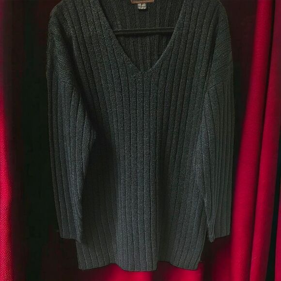 YARNWORKS Women's Oversized Black V- Neck Sweater - Picture 2 of 10